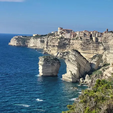 Propriano T2 A 2 Pas Des Plages Et Du Port * Propriano (Corsica)
